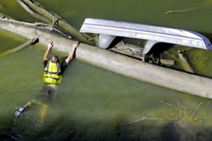 Photo Hovercrafts rescue Boating accident First Response Team of America Neoteric Hovercraft